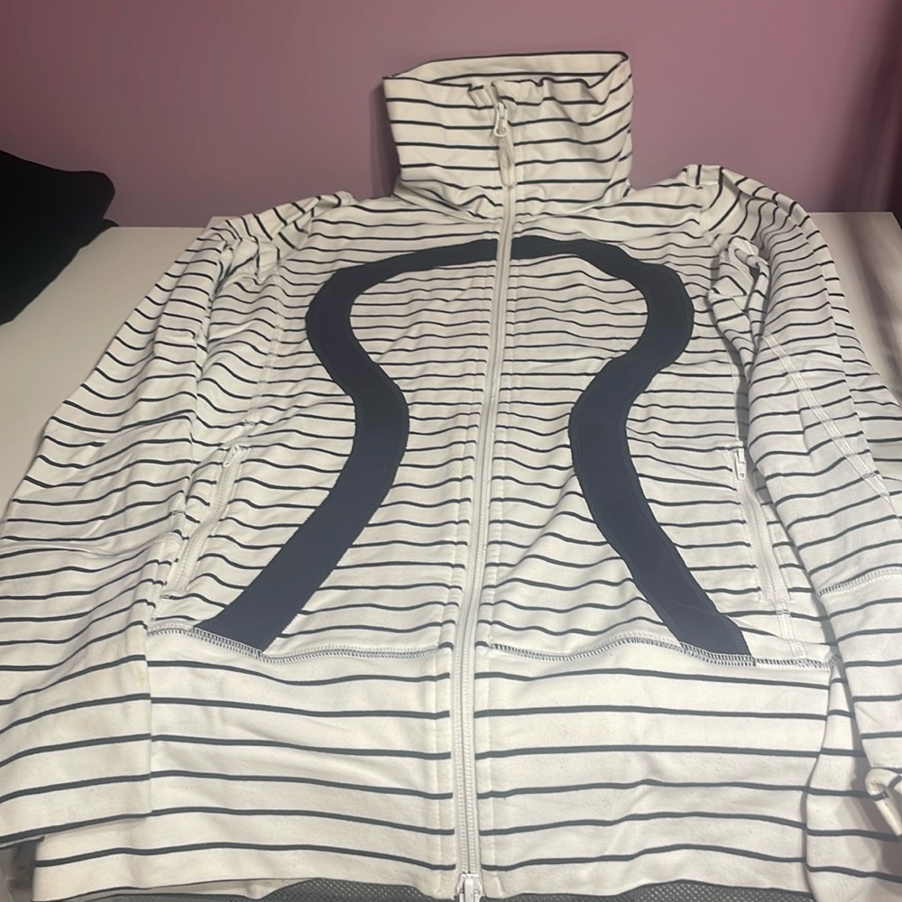 Lululemon define zip up - size 6
